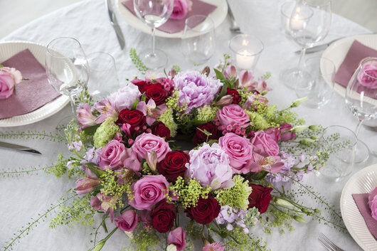 borddekorasjon_roser_rødt og rosa_festbord borddekorasjon_roser_rødt og rosa_festbord