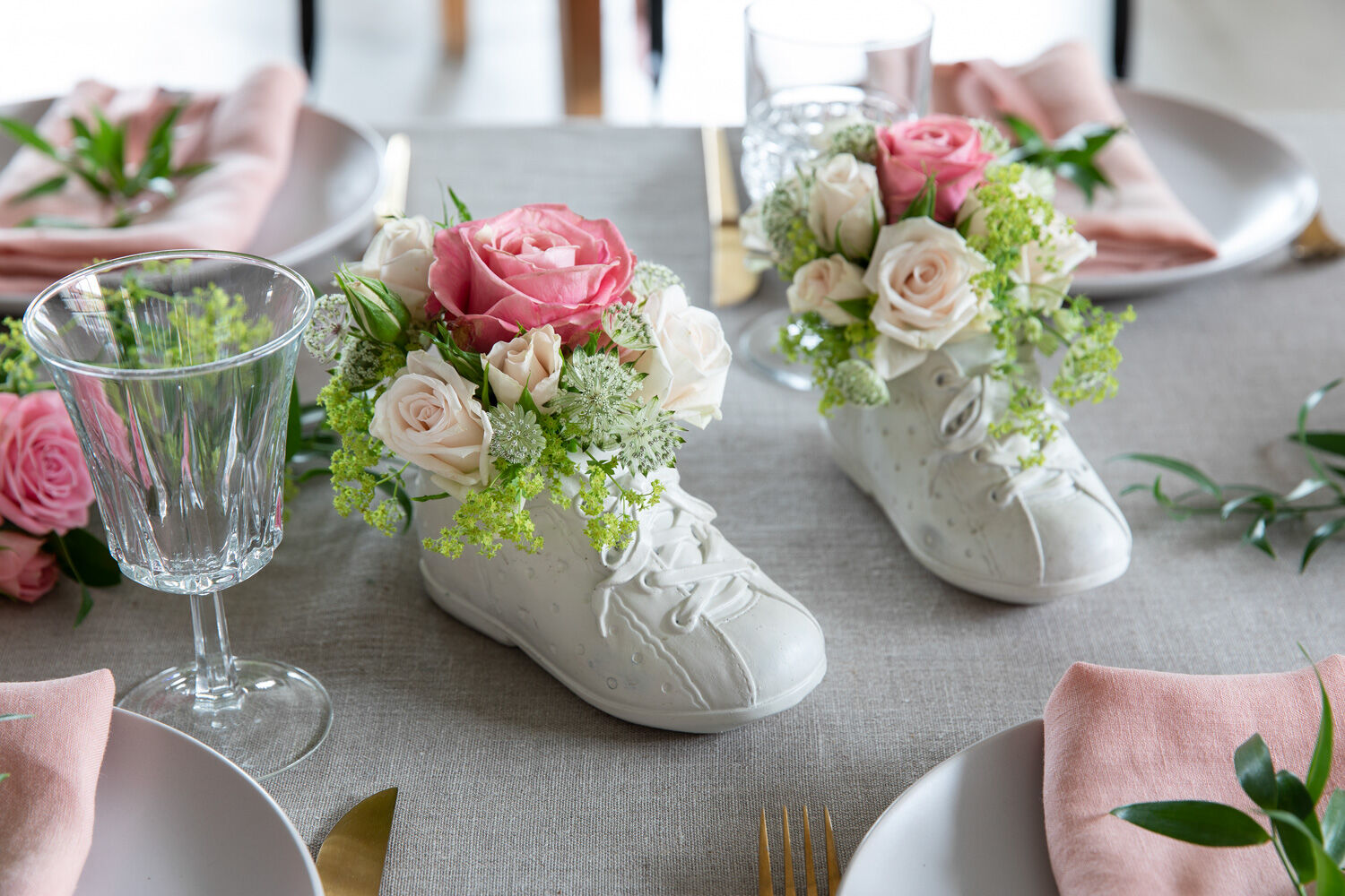 blomsterkrone med roser og orkideer