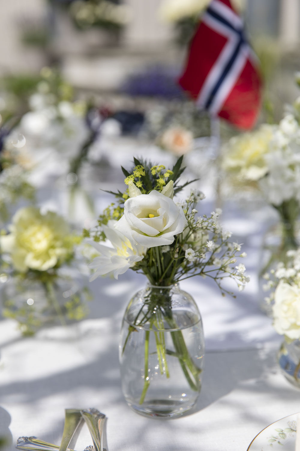 avskårne blomster i små Dalebekken vaser avskårne blomster i små Dalebekken vaser