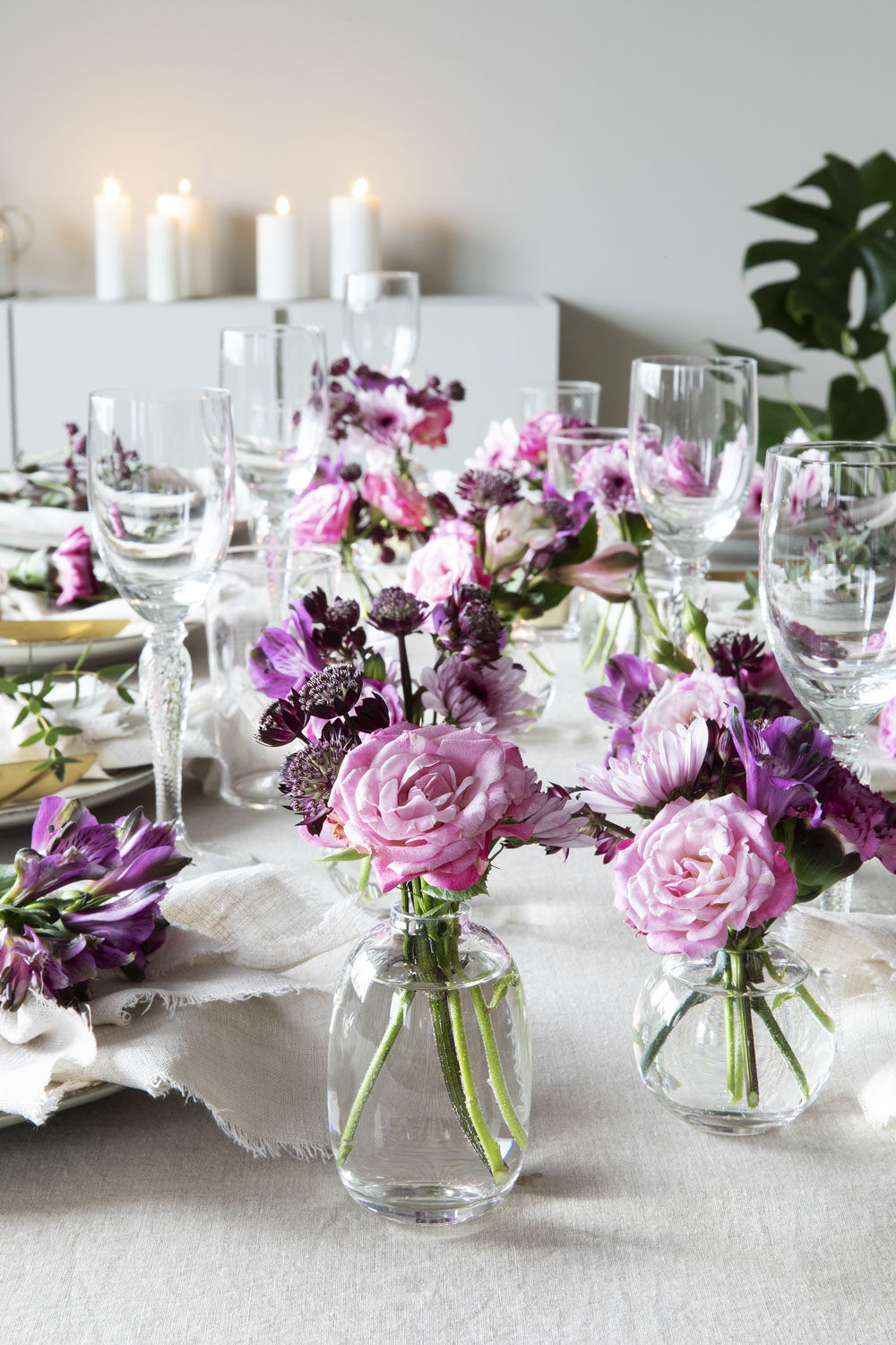 festbordet dekket med rosa festpakke festbordet dekket med rosa festpakke