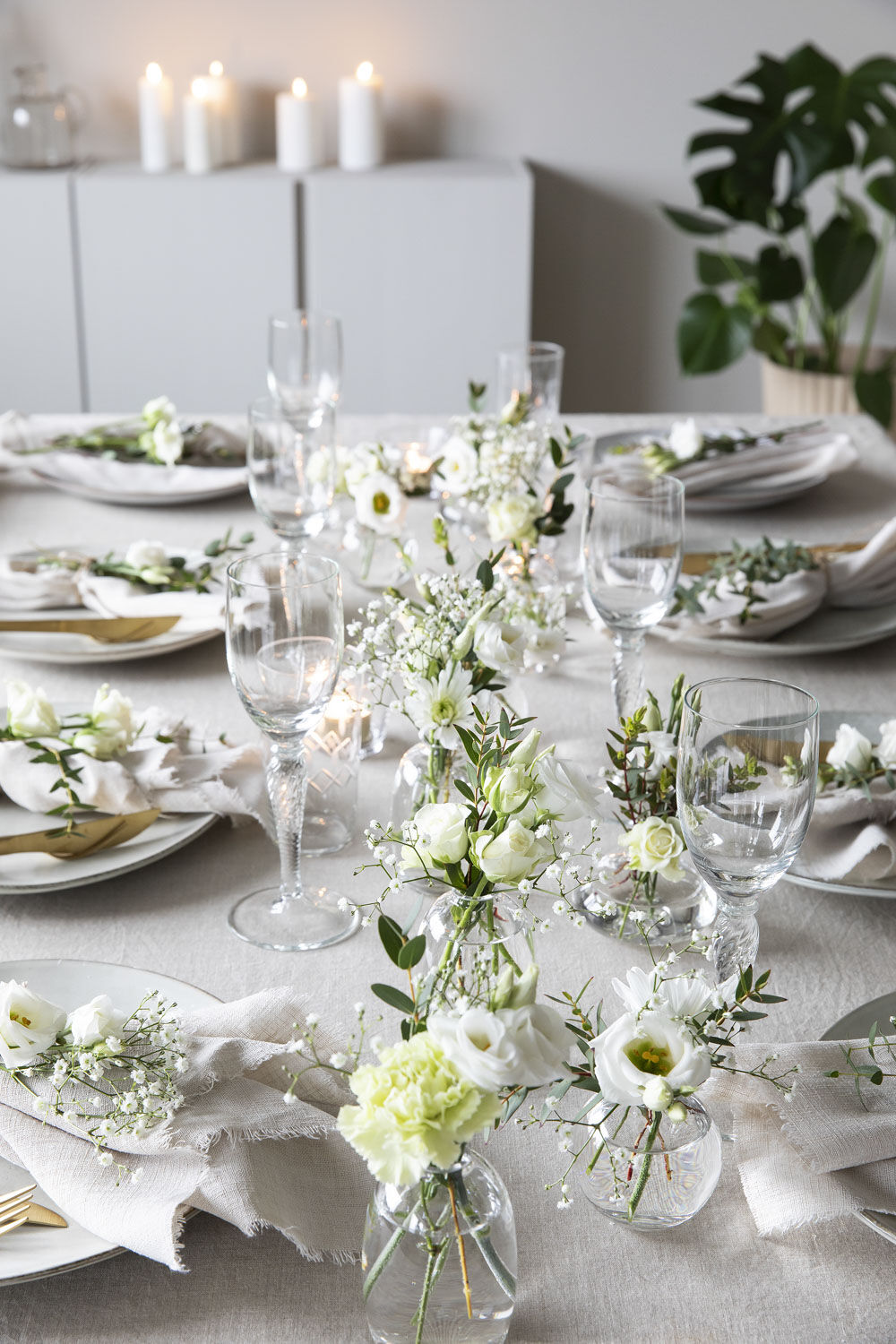 Pynt bordet med blomster Pynt bordet med blomster