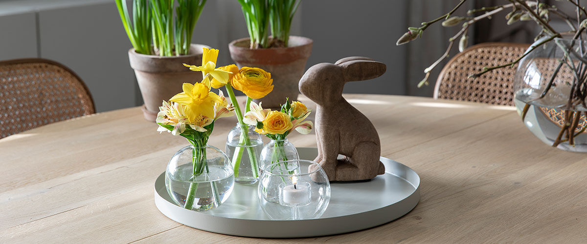 pynt til påske med blomster og påskepynt pynt til påske med blomster og påskepynt