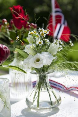 avskårne blomster i små Dalebekken vaser avskårne blomster i små Dalebekken vaser