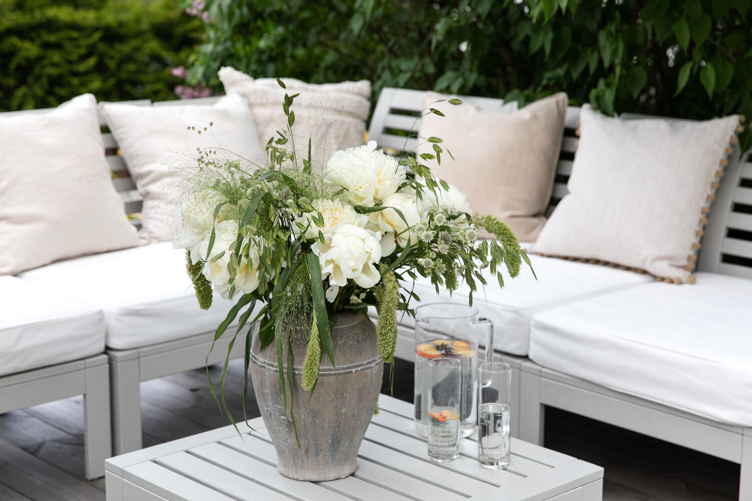 stor deilig bukett med sommerlige peoner