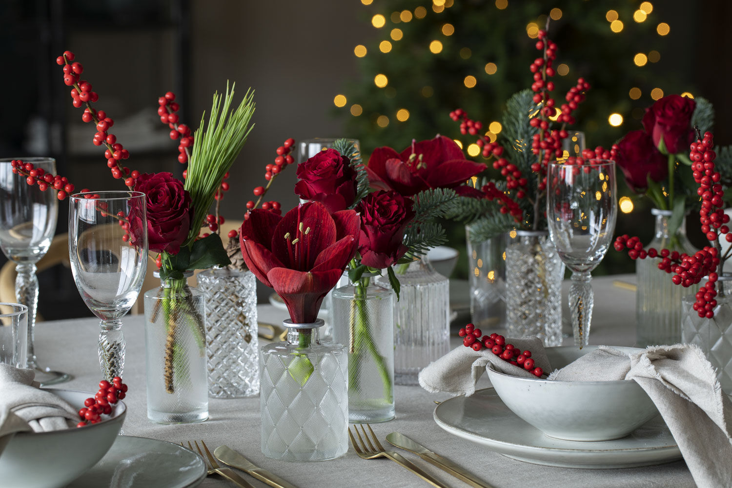 pynt bordet med amaryllis i små Dalebekken vaser pynt bordet med amaryllis i små Dalebekken vaser