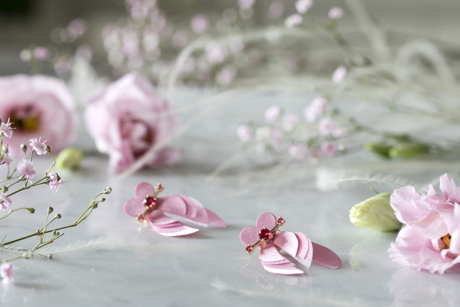 Årets lekre Rosa sløyfe pin Årets lekre Rosa sløyfe pin