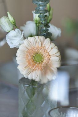 festbord med blomst i dalebekken småvaser festbord med blomst i dalebekken småvaser