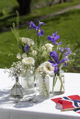 avskårne blomster i små Dalebekken vaser avskårne blomster i små Dalebekken vaser
