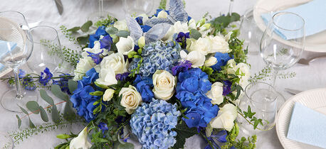 Blå blomster til konfirmasjon og barnedåp