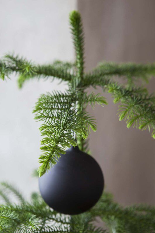 stuegran med julepynt stuegran med julepynt