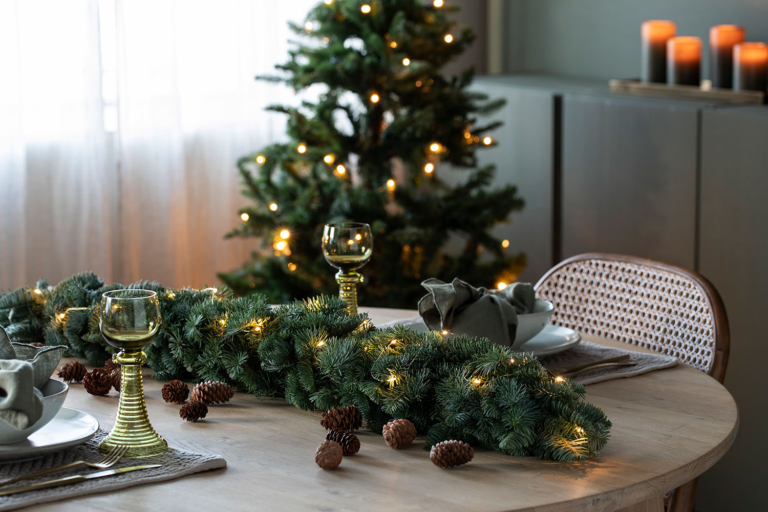 Girlander på bordet