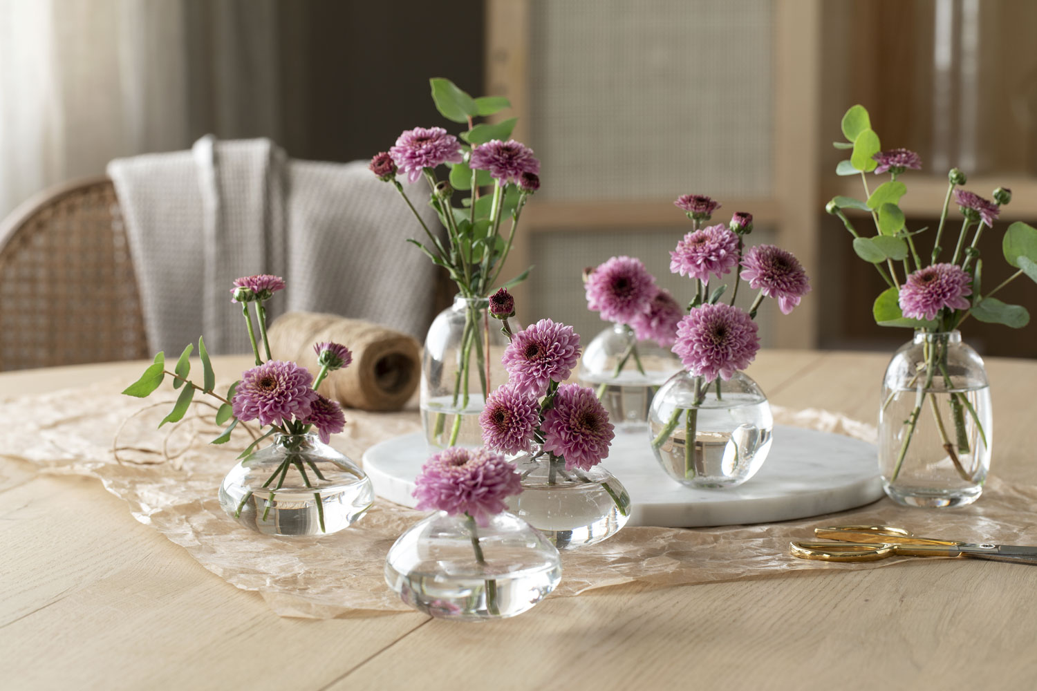 Krysantemum i små vaser