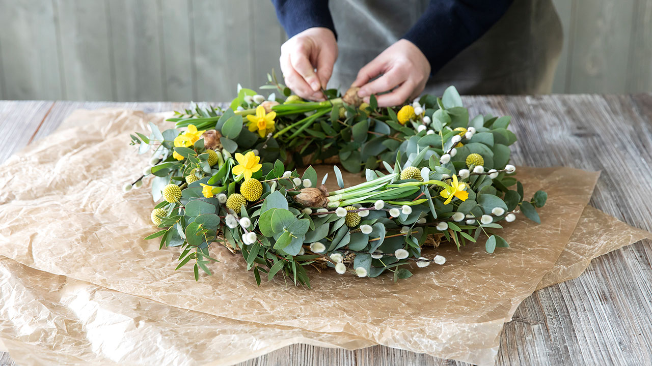 DIY: Slik lager du en vakker påskekrans